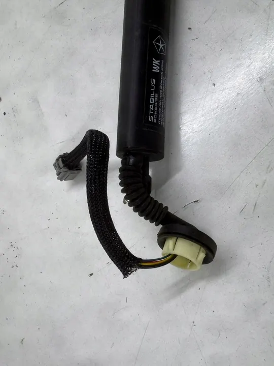 Jeep Grand Cherokee 2017 Baklucka Lyftstöd Vänster OEM image 6