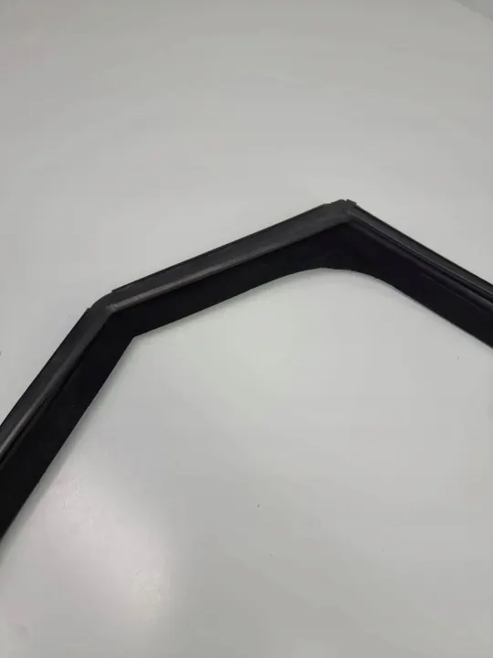 Fönsterpackning höger bakdörr Jaguar F-Pace 2018 OEM HX8325766A image 4