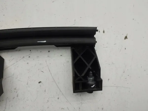 Guide de vitre arrière Citroen C4 III e-C4 OEM 9832978680 image 3