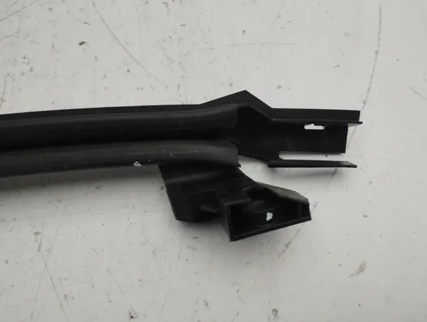 Guide de vitre arrière Citroen C4 III e-C4 OEM 9832978680 image 5