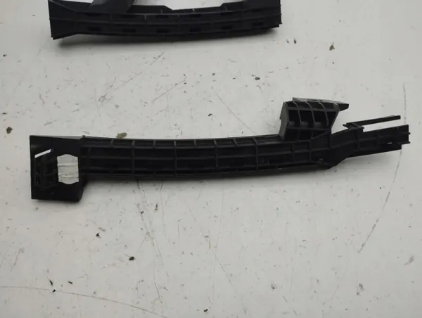 Guide de vitre arrière Citroen C4 III e-C4 OEM 9832978680 image 7