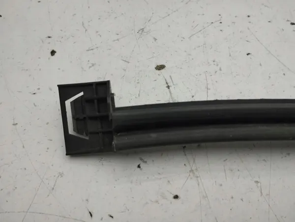 Guide de vitre arrière Citroen C4 III e-C4 OEM 9832978680 image 9