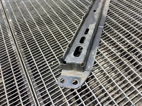 Suporte cinto dianteiro direito OEM SKE56703 image 3