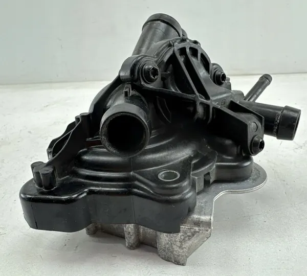 Pompa acqua Volkswagen Golf VIII 2020 OEM image 3