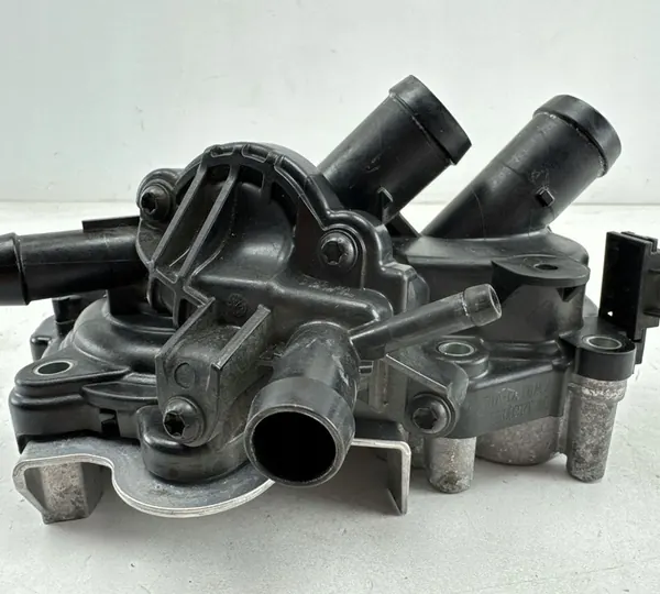 Pompa acqua Volkswagen Golf VIII 2020 OEM image 4