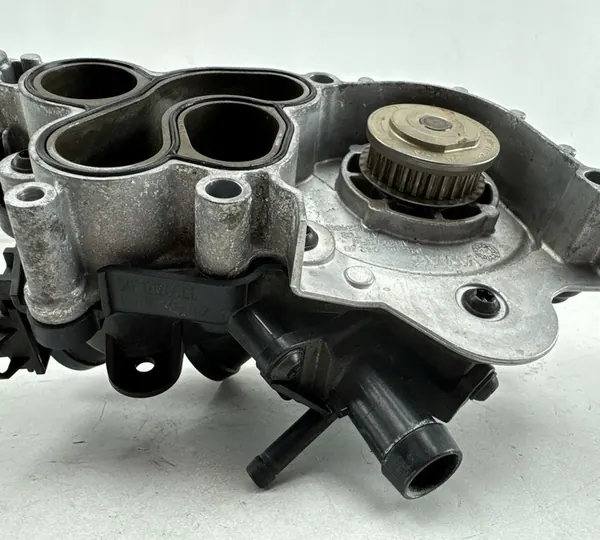 Pompa acqua Volkswagen Golf VIII 2020 OEM image 7
