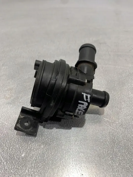 Jaguar F-Pace Vattenpump OEM FBZ19049 - Begagnad image 3