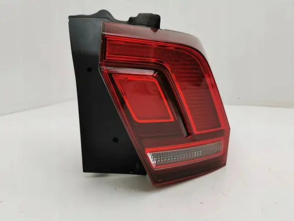 Luz trasera derecha Volkswagen Tiguan 2020 OEM 5NA945096D image 2