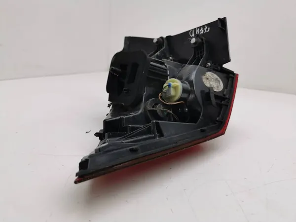 Luz trasera derecha Volkswagen Tiguan 2020 OEM 5NA945096D image 4