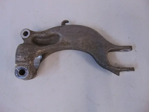 Audi Q7 Q8 etuvasen iskunvaimenninpidike OEM 4M0413037 image 2