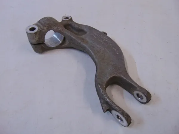 Audi Q7 Q8 etuvasen iskunvaimenninpidike OEM 4M0413037 image 3
