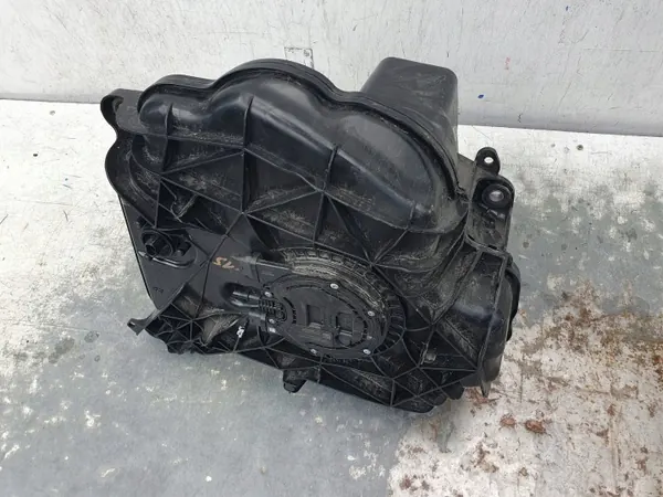 AdBlue-tank Audi A6 C8 OEM 4K0131878J image 9