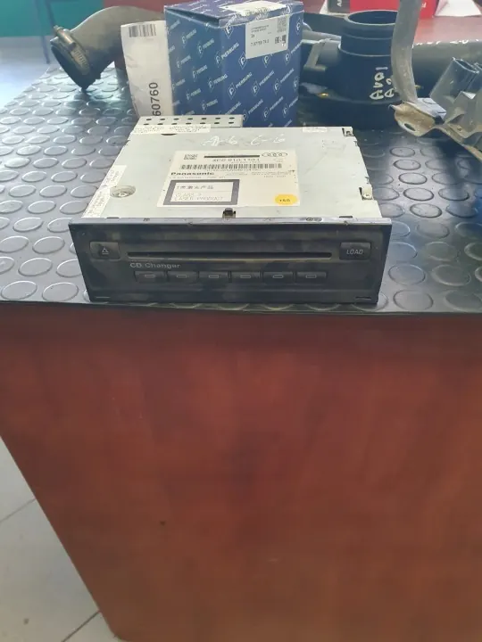 Audi CD-byttare 4E0910110L - Begagnad OEM-del image 2