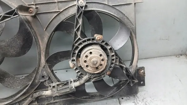 Ventilateur de radiateur d'occasion OEM 1J0121207M Audi A3 8L image 6