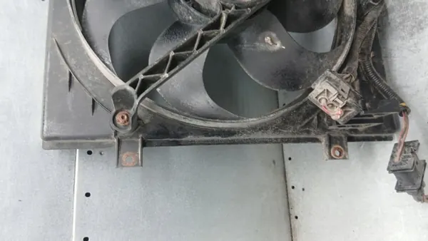 Ventilateur de radiateur d'occasion OEM 1J0121207M Audi A3 8L image 9