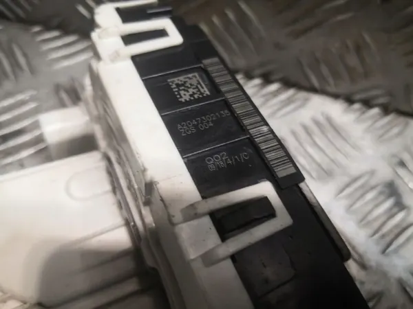 Vänster Baklås E W212 OEM 2047302135 image 4