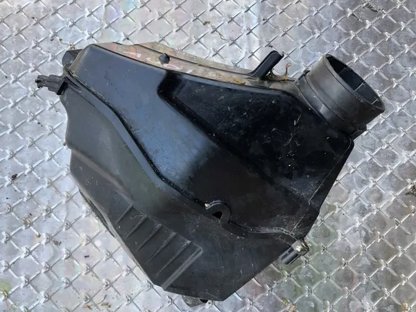 Ilmansuodattimen Kotelo Audi S6 A6 C6 5.2 V10 OEM 4F0183B image 2