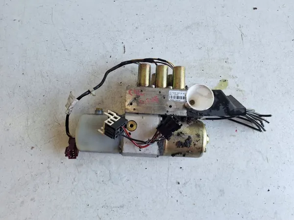 Mercedes CLK W208 dakpomp OEM A2088001748 image 2