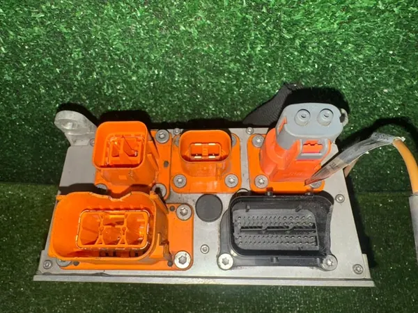 Chargeur OBC 7.2kW Porsche Cayenne 92A Hybride 5QE915681 image 4