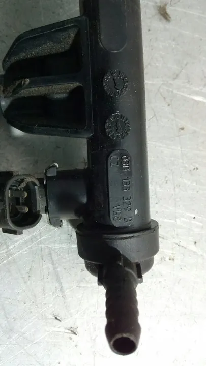 Rampe d'injection Volkswagen FOX 1.2 03D133329B image 2