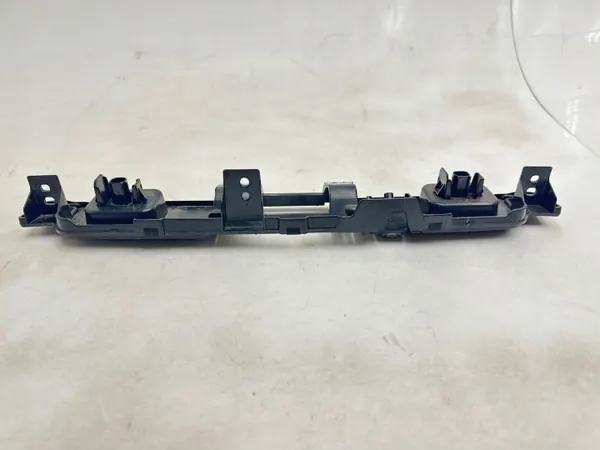 Luz da placa traseira Mazda CX-30 OEM DFR550854 image 4