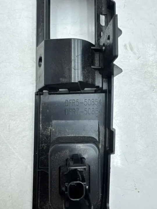 Luz da placa traseira Mazda CX-30 OEM DFR550854 image 5