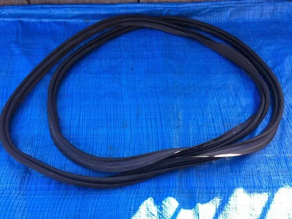 Audi Q5 80A Bagagelucks Tätning OEM 310126173915 image 2