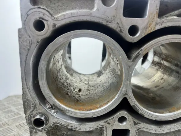 Ford motorblok OEM FOB7274 - Gebruikte staat image 4