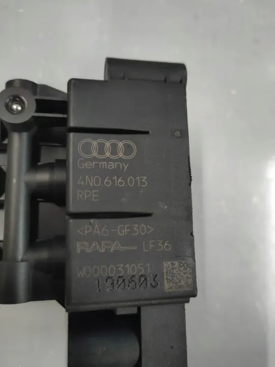 Audi Ventilverteiler-Satz OEM 4N0616013 image 3