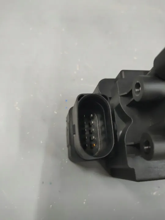 Audi Ventilverteiler-Satz OEM 4N0616013 image 5