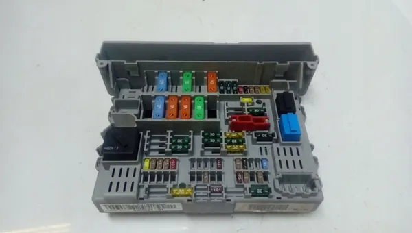 Caixa de fusíveis BMW 3 (E90) 2005 2.0L gasolina OEM 690662401 image 2