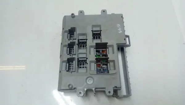 Caixa de fusíveis BMW 3 (E90) 2005 2.0L gasolina OEM 690662401 image 3