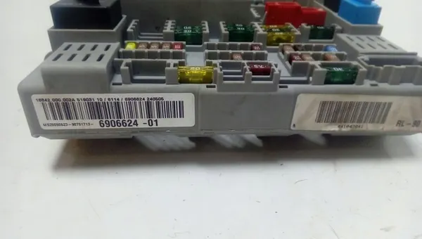 Caixa de fusíveis BMW 3 (E90) 2005 2.0L gasolina OEM 690662401 image 4