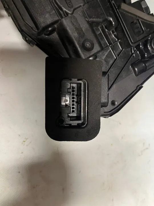 VW Golf VII Vänster Bakdörrslås 254639 image 3