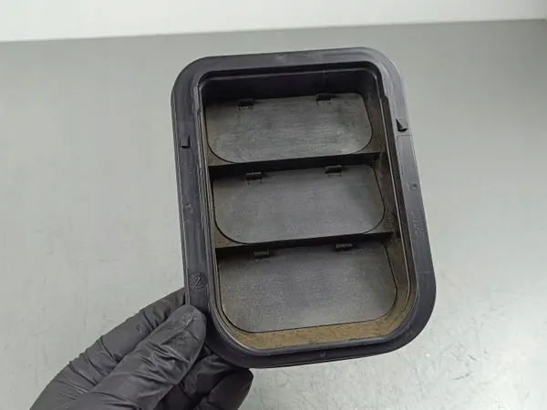 MG ZS Ventilationsgallret OEM FOB49182 - Begagnat skick image 2
