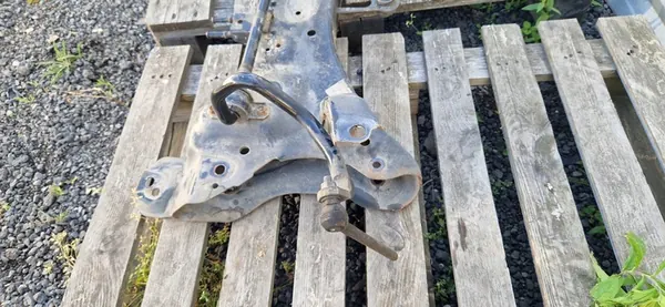 Nissan Note E12 DCI Support Moteur image 2