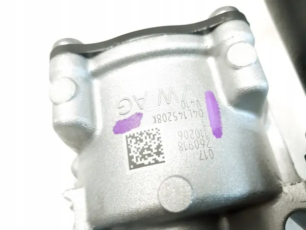 Käytetty öljypumppu OEM 04L145208K Audi A3 8V:lle image 3