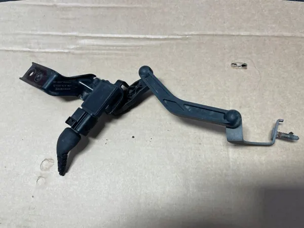 Strålkastarnivåsensor Vänster OEM 5WA412521D image 2