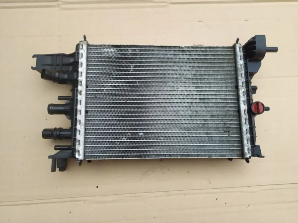 Radiateur d'eau OEM 214106421 pour Duster II Sandero Logan image 3