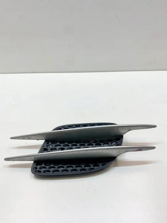 Mercedes-Benz SL R230 oikea etulokasuoja OEM 2306900236 image 2