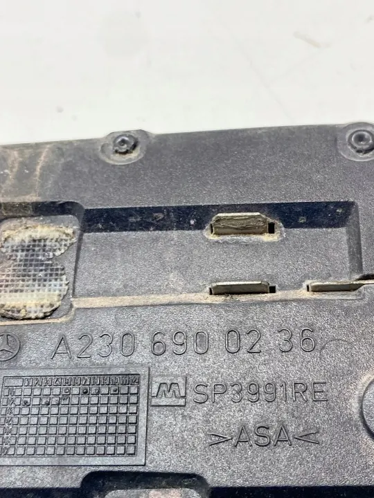 Mercedes-Benz SL R230 oikea etulokasuoja OEM 2306900236 image 6