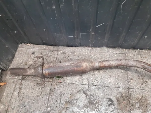 Silencieux central Toyota Avensis T25 - Pièce OEM image 3