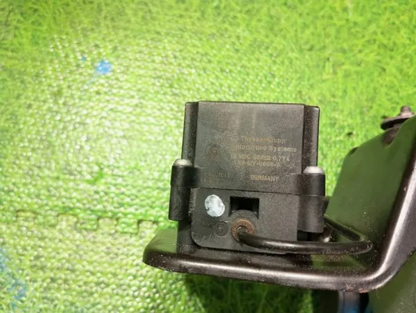 BMW X5 E70 Suspension Compressor 7880536404 image 3