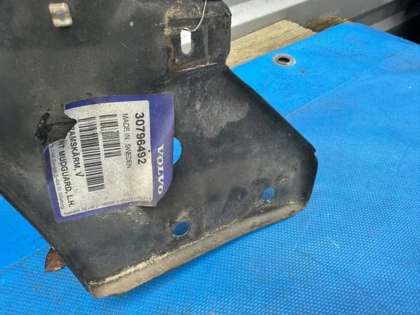 Parafango anteriore sinistro Volvo V70 II S60 image 9