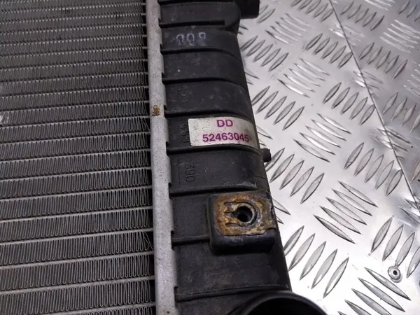 Radiador de motor Opel Omega B OE 52463045 image 2