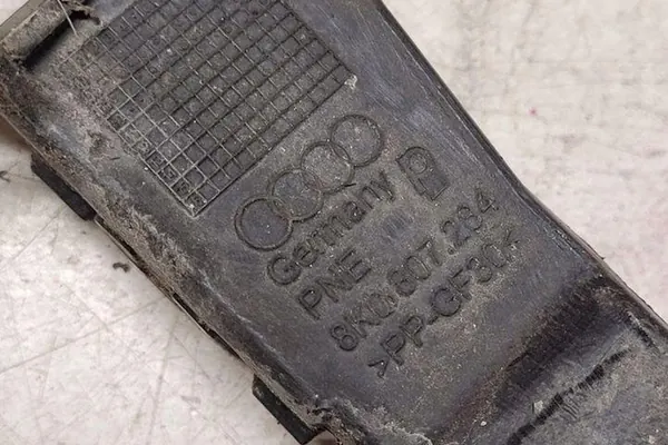 Deslizamento dianteiro direito AUDI A4 8K0807284 image 3