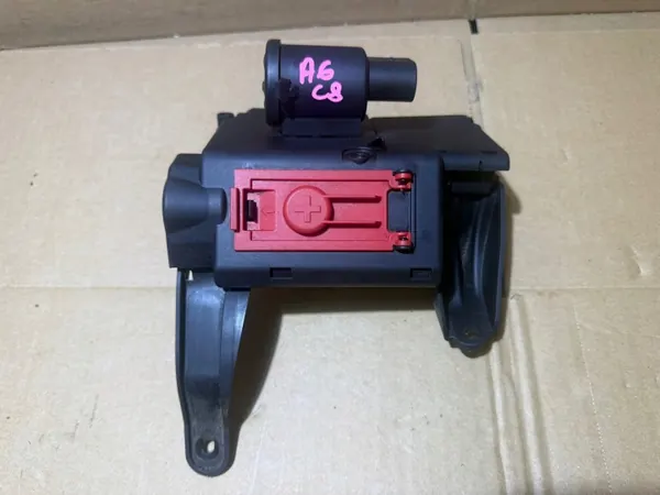 Audi A6 C8 Virtajakaja Sulake OEM 4K0941823E image 2