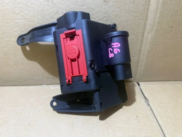 Audi A6 C8 Virtajakaja Sulake OEM 4K0941823E image 3