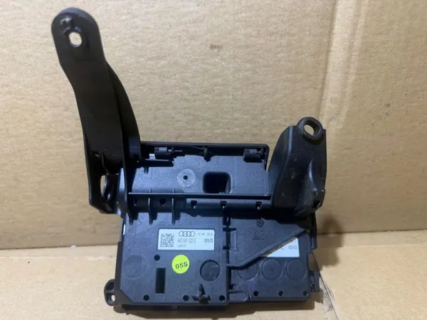 Audi A6 C8 Virtajakaja Sulake OEM 4K0941823E image 4