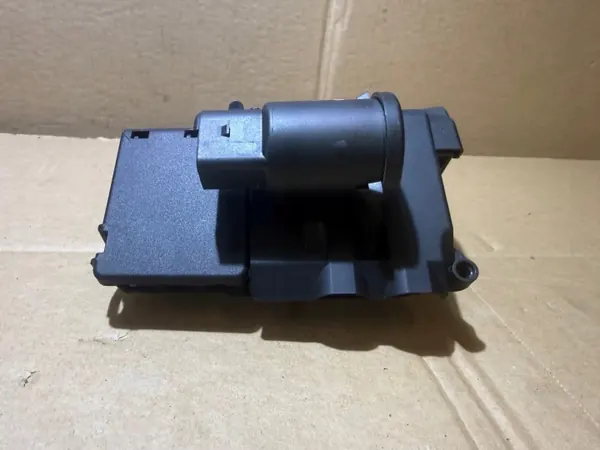 Audi A6 C8 Virtajakaja Sulake OEM 4K0941823E image 5